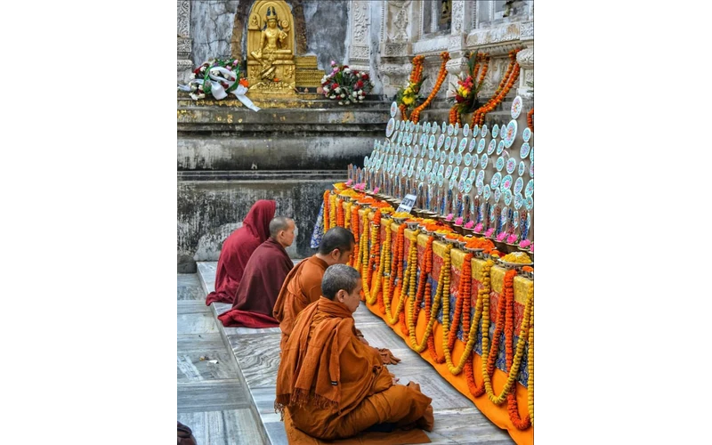 Varanasi Ayodhya Prayagraj Gaya Bodh Gaya & Deoghar Yatra – image 3