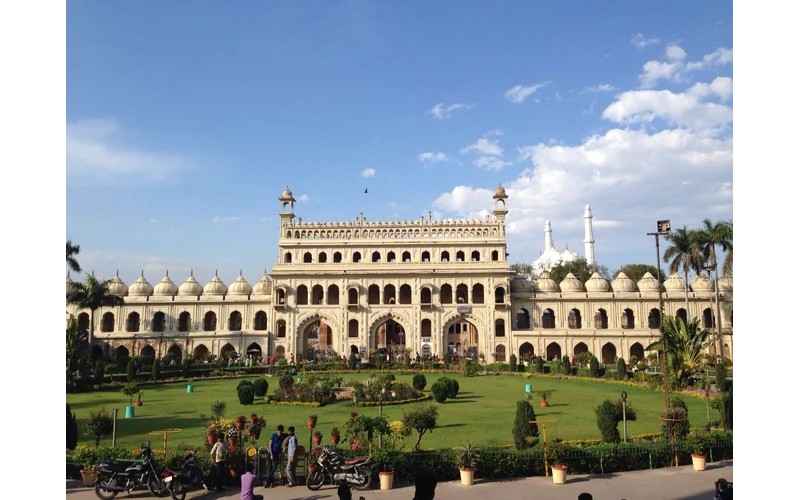 Lucknow Nawabi Heritage & Food Tour – image 5
